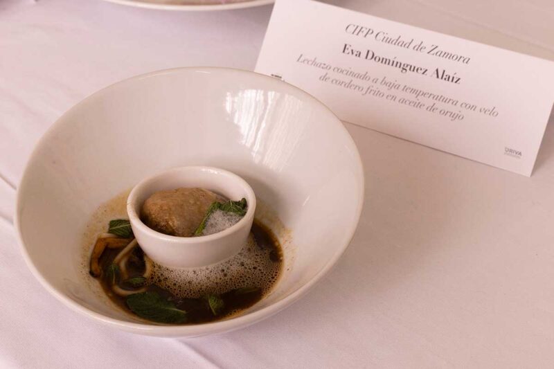 CIFP Ciudad de Zamora, Eva Domínguez Alalá, Lechazo cocinado a baja temperatura con velo de cordero frito en aceite de orujo